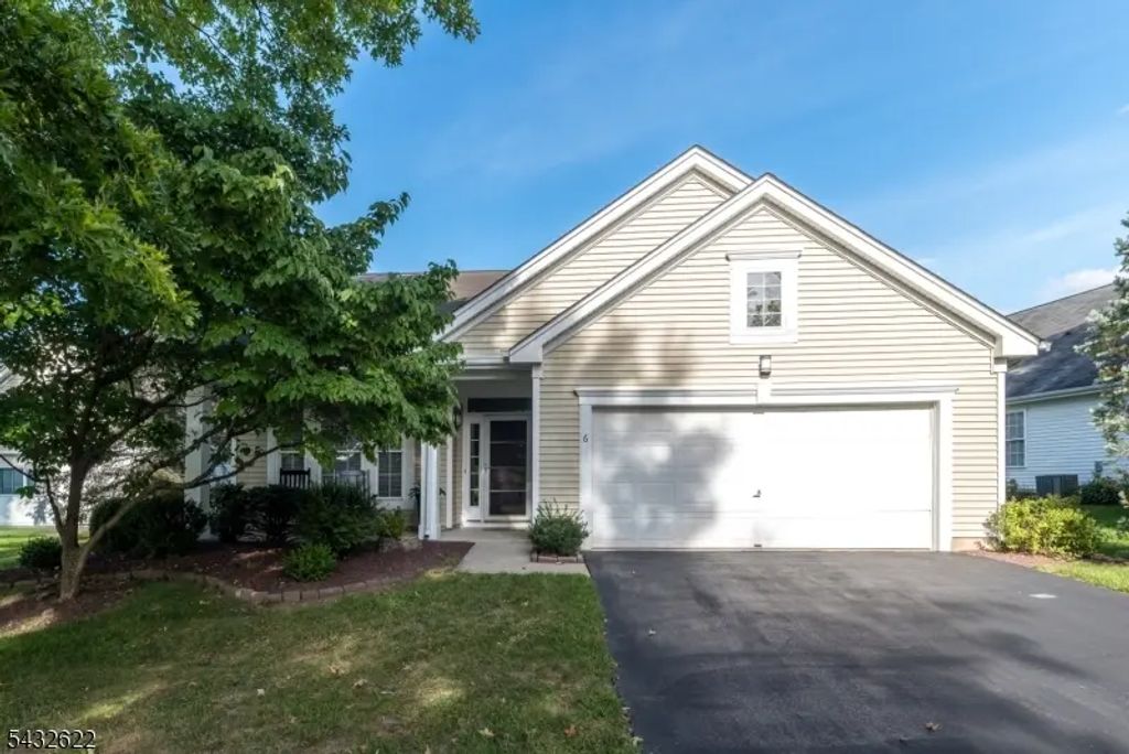 6 Weybourne Ln, White Twp.