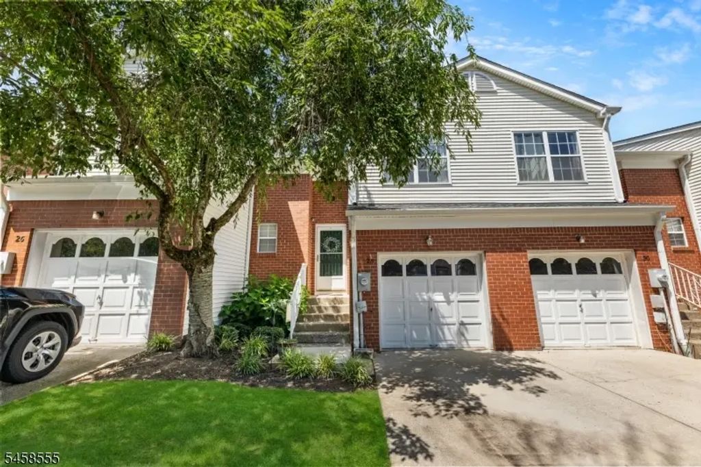 28 Garfield Way, Montgomery Twp.