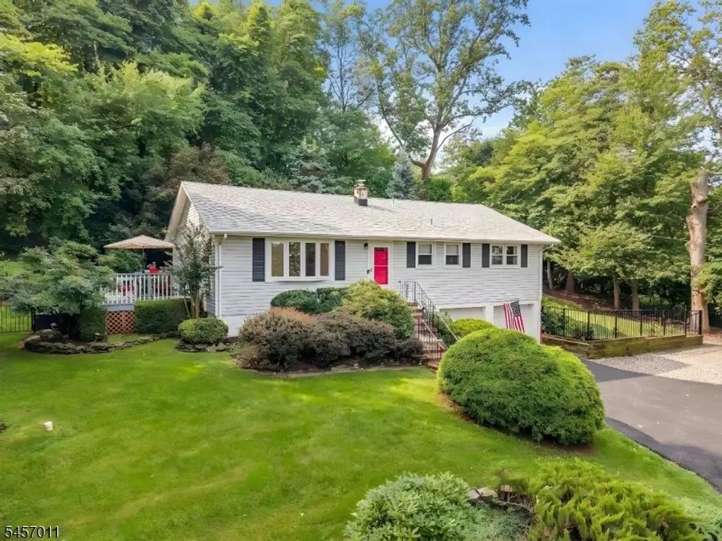 75 E Mountain Rd, Hillsborough Twp.
