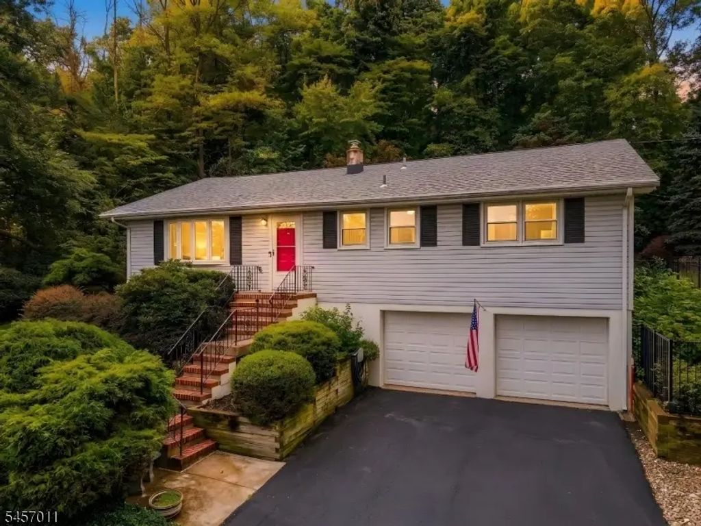 75 E Mountain Rd, Hillsborough Twp.