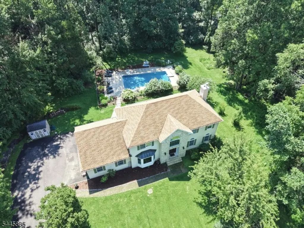 19 Woodfield Rd, Green Twp.