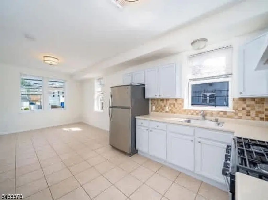 613 Ridge Rd, Lyndhurst Twp.