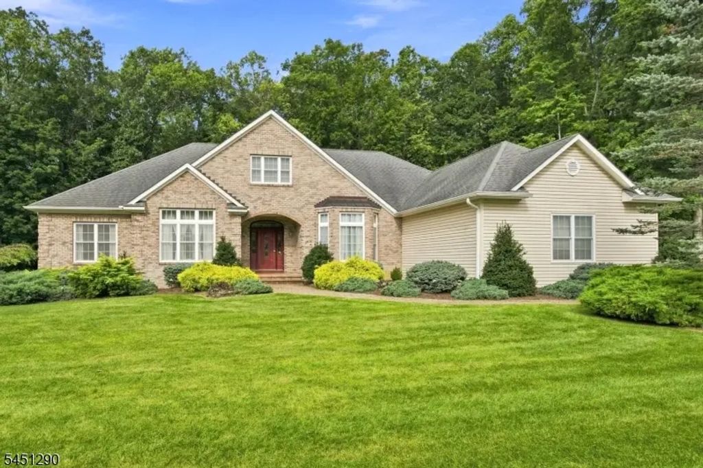 20 Eagles Nest Rd, Green Twp.