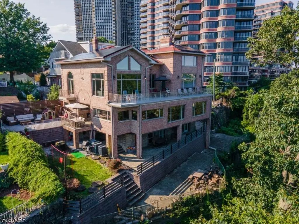 2 Lafayette Ave, Cliffside Park Boro
