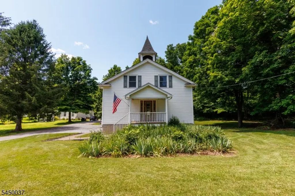 7 Wolfs Corner Rd, Green Twp.