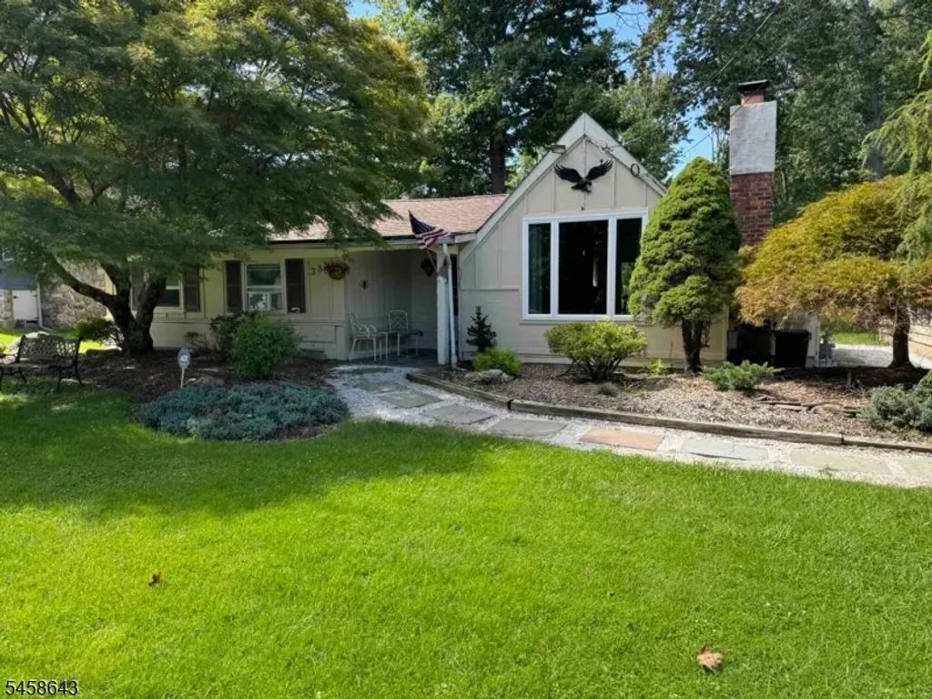 333 W Shore Trl, Sparta Twp.