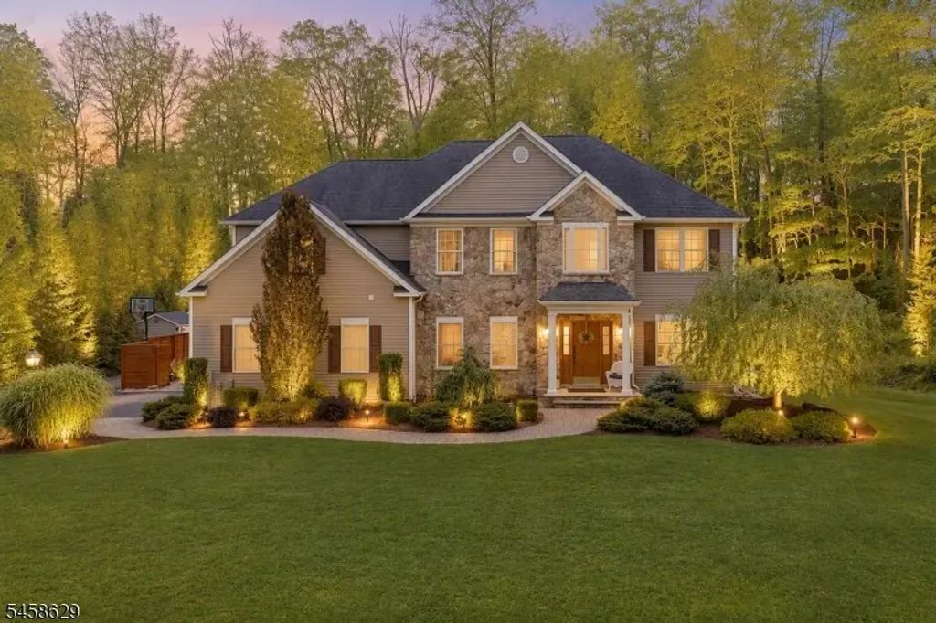 103 Lake Iliff Rd, Andover Twp.