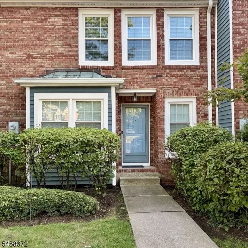 53 Woodledge Ct, Rockaway Twp.