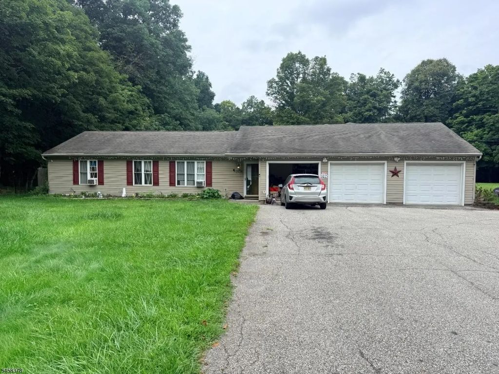 172 New Rd, Montague Twp.