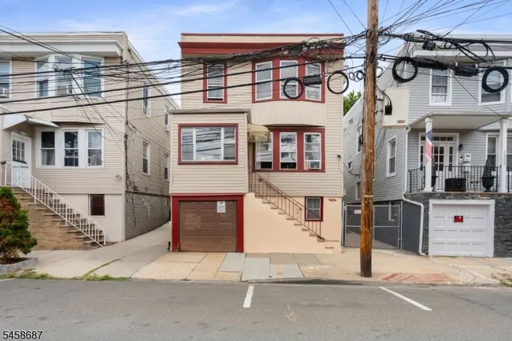 1306 7th St, North Bergen Twp.