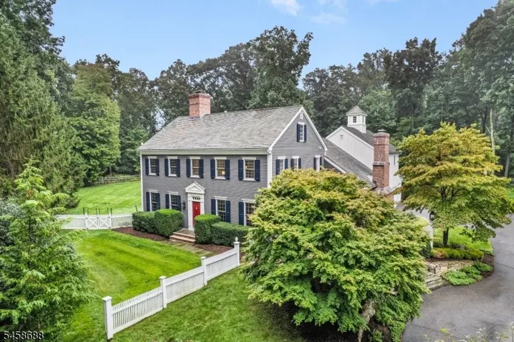 7 Red Oak Row, Chester Twp.