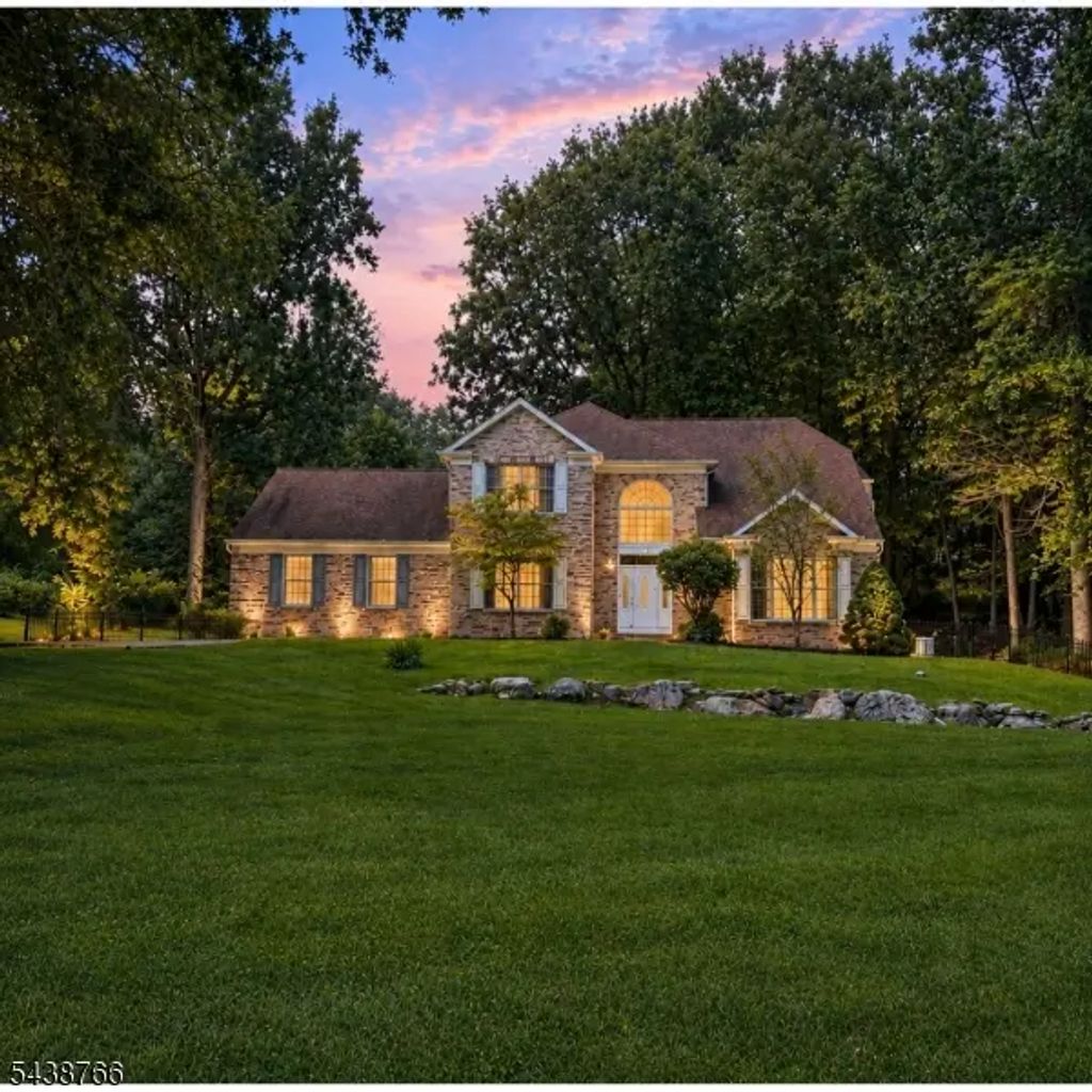 30 Carriage House Rd, Sparta Twp.