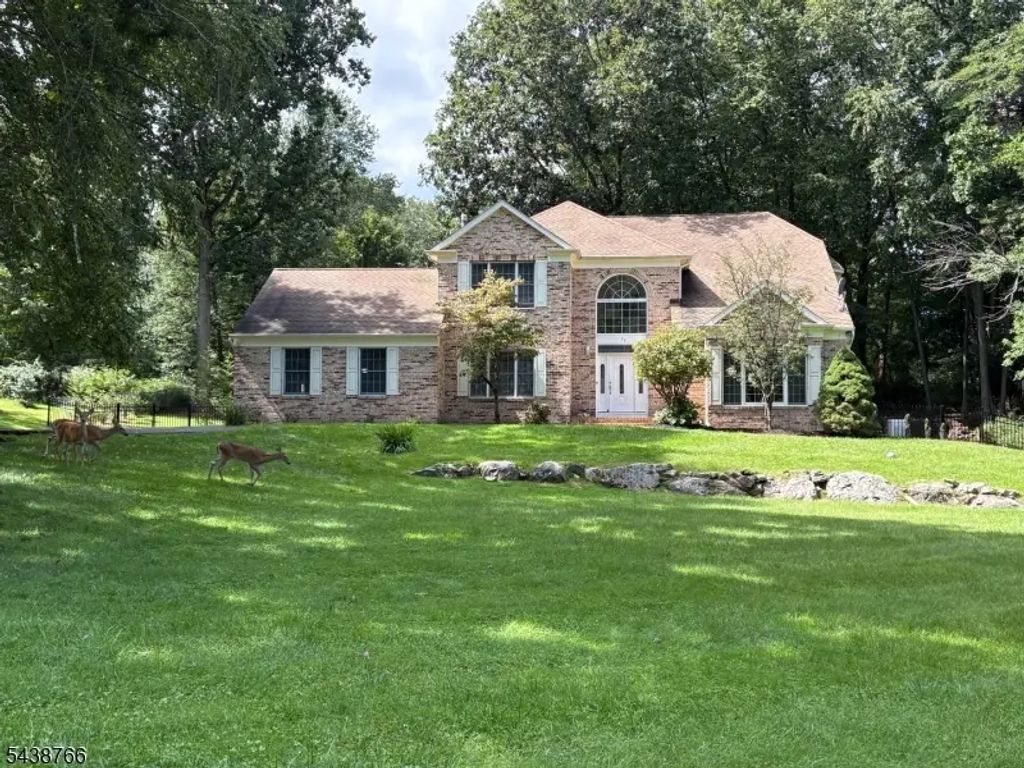 30 Carriage House Rd, Sparta Twp.