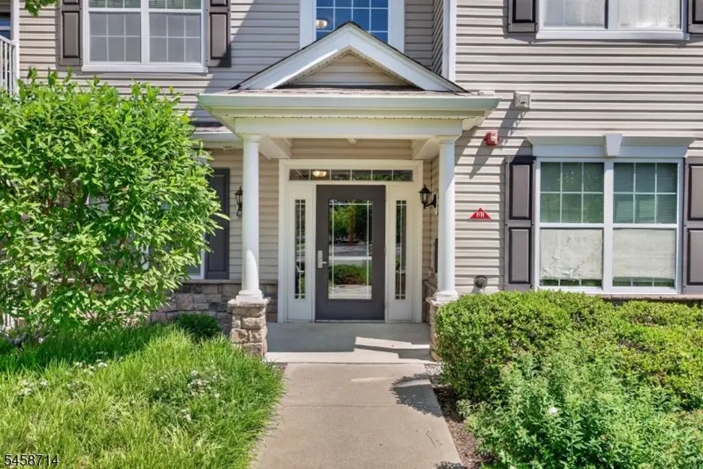 526 Timberlake Dr, Ewing Twp.
