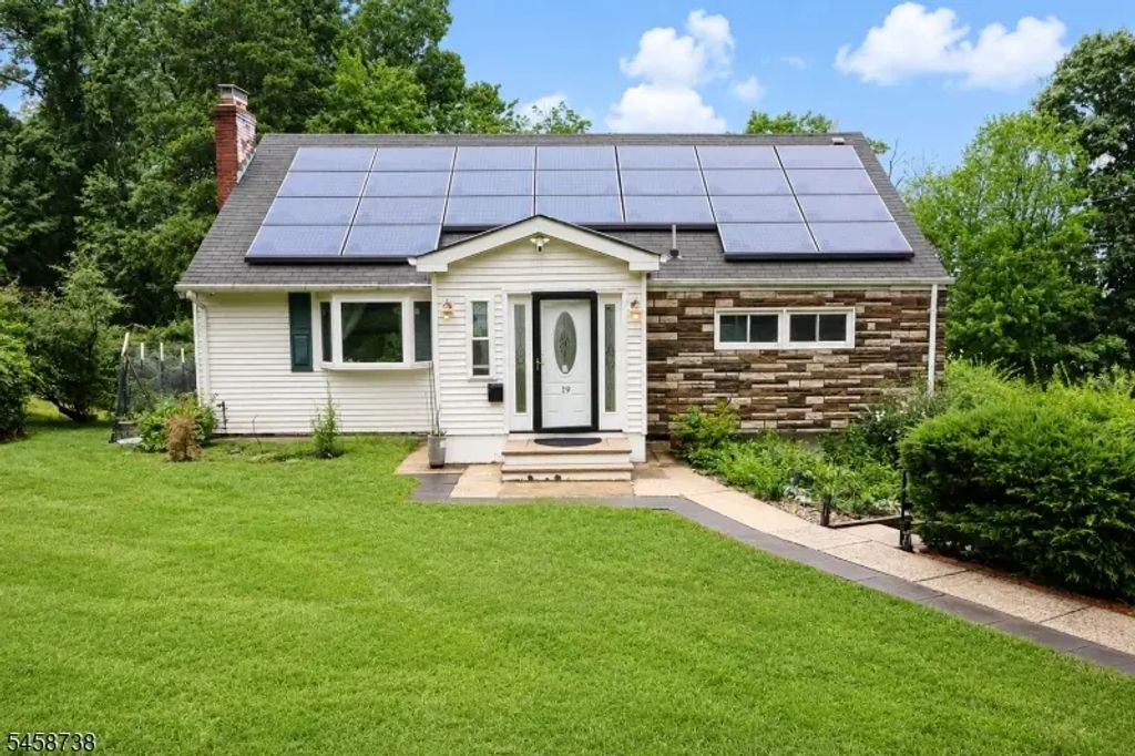 19 Aspen Rd, West Orange Twp.