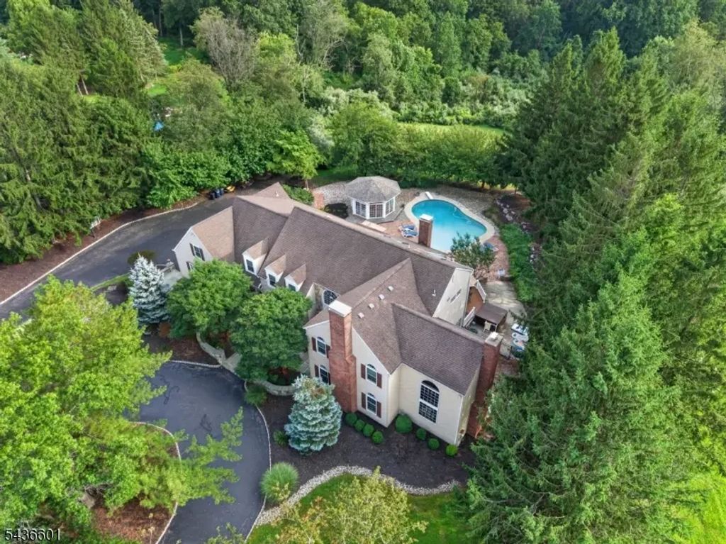 5 Pine Pl, Clinton Twp.