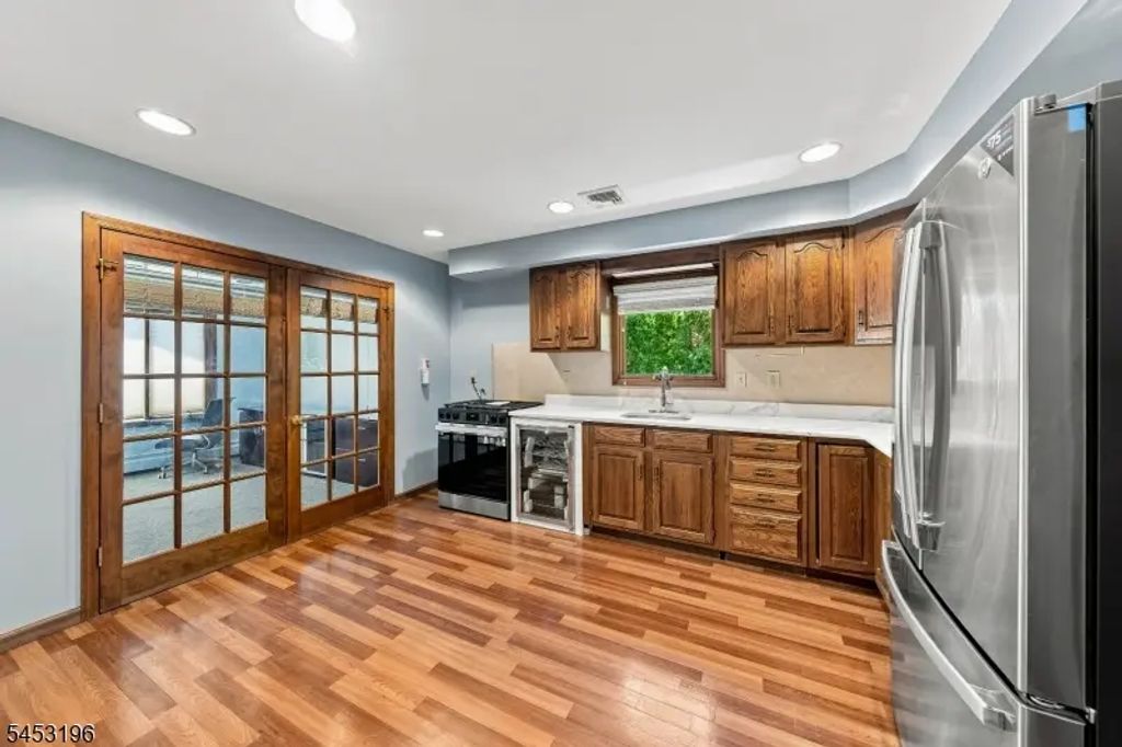 32 Commerce Dr, Cranford Twp.