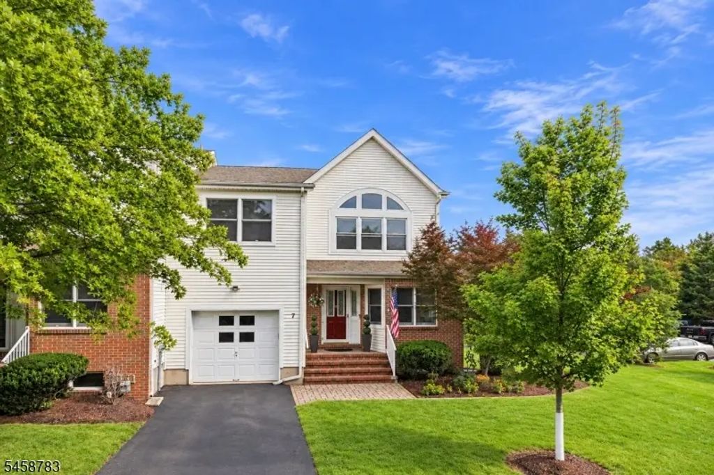 7 Aspen Dr, Hillsborough Twp.