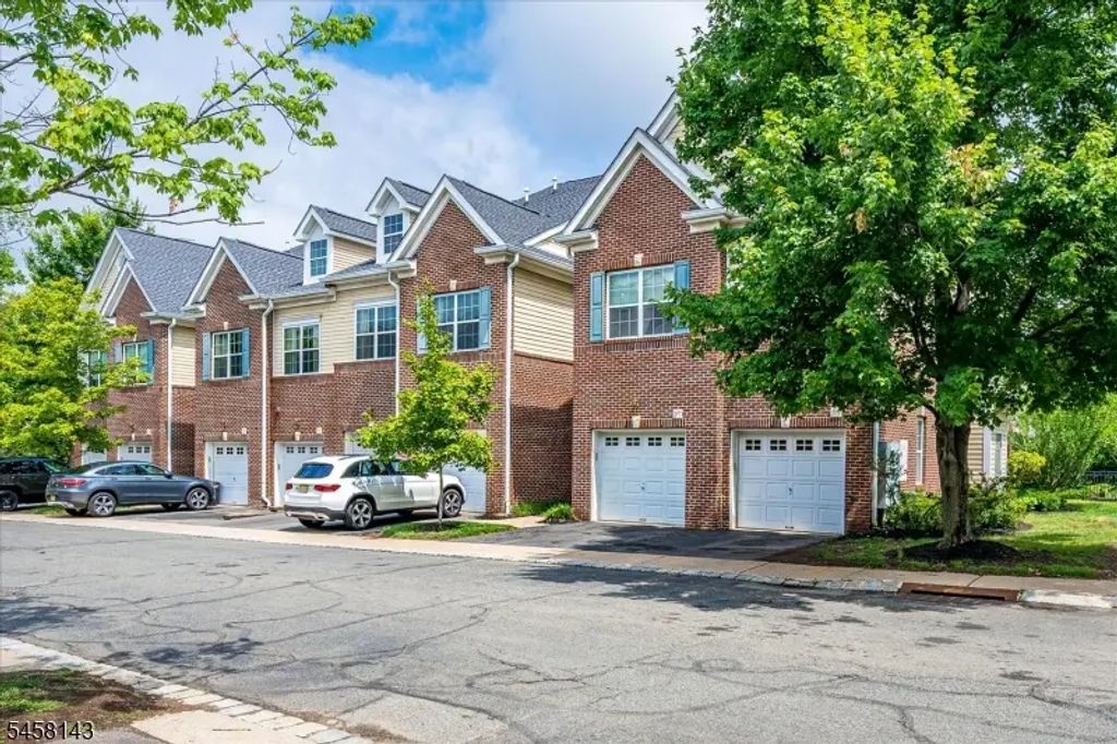 27 Taft Ln, Morristown Town