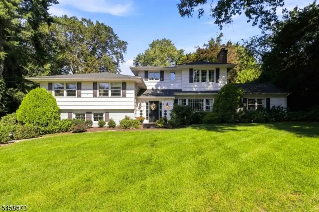16 Warwick Rd, Chatham Twp.