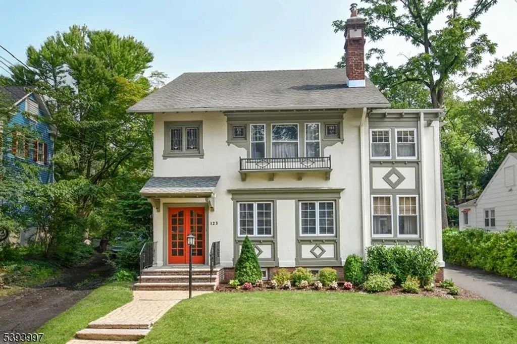 123 Baker St, Maplewood Twp.
