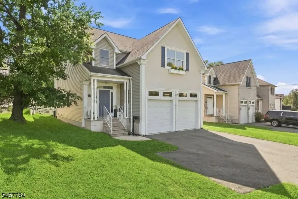 1627 Broad St, Bloomfield Twp.