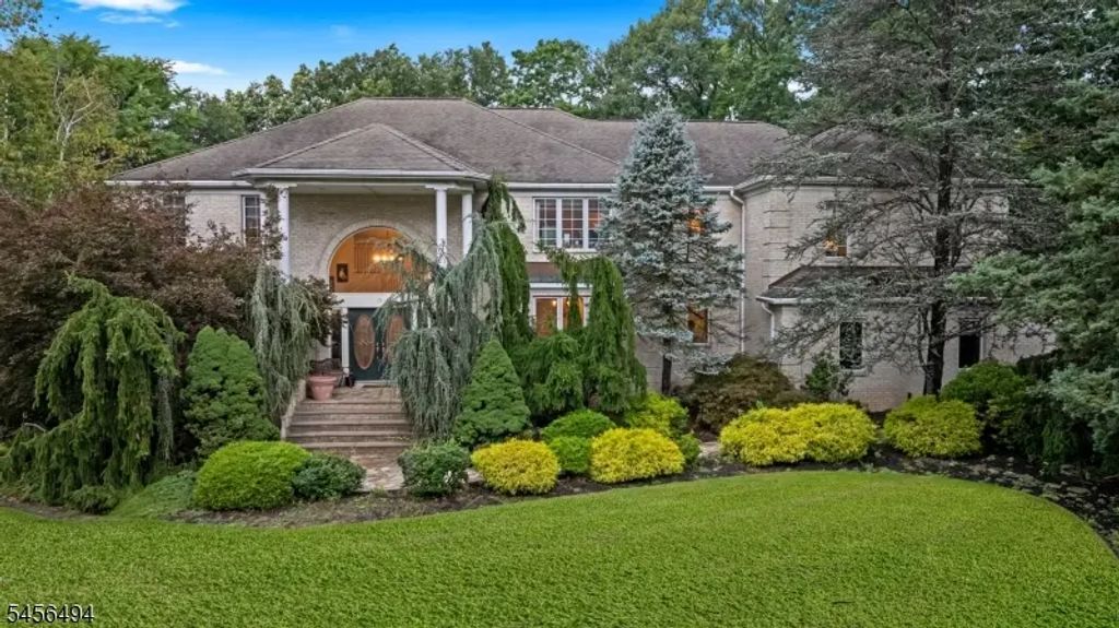 15 Bromley Court, Montville Twp.