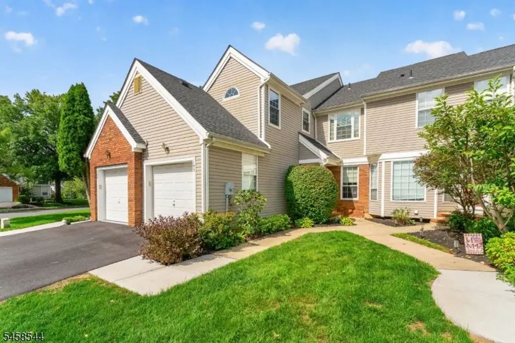 195 Teasel Court, Readington Twp.