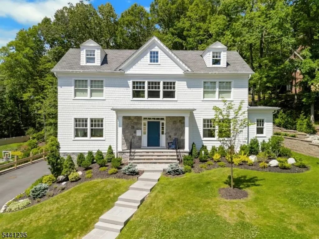 61 Slayton Dr, Millburn Twp.