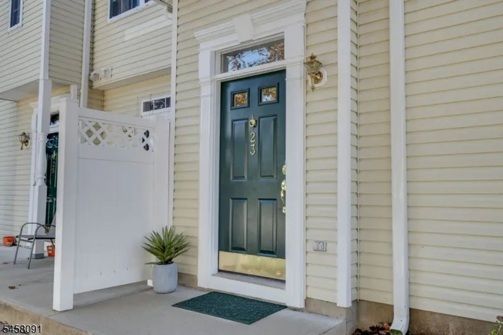 23 Hancock Dr, Morris Twp.