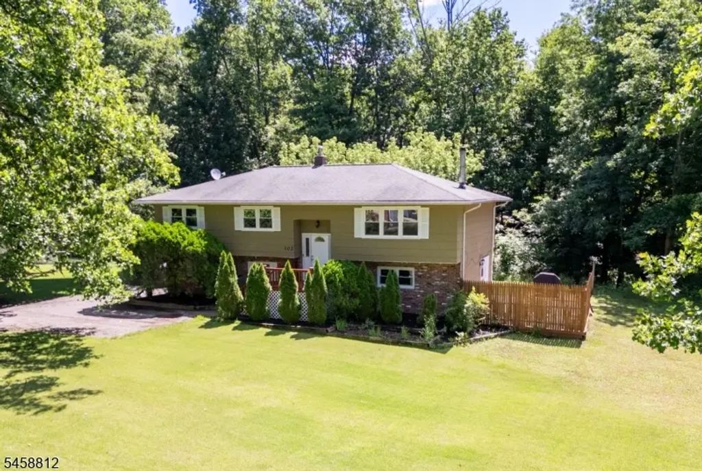 102 Andover Sparta Rd, Andover Twp.