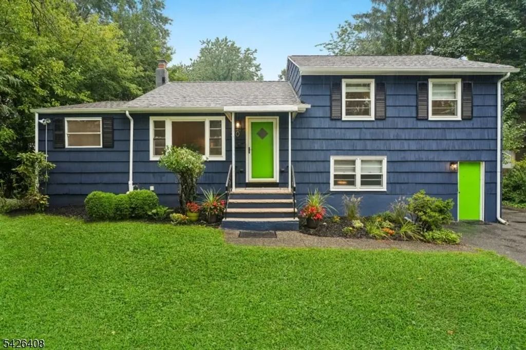 30 James St, Montclair Twp.