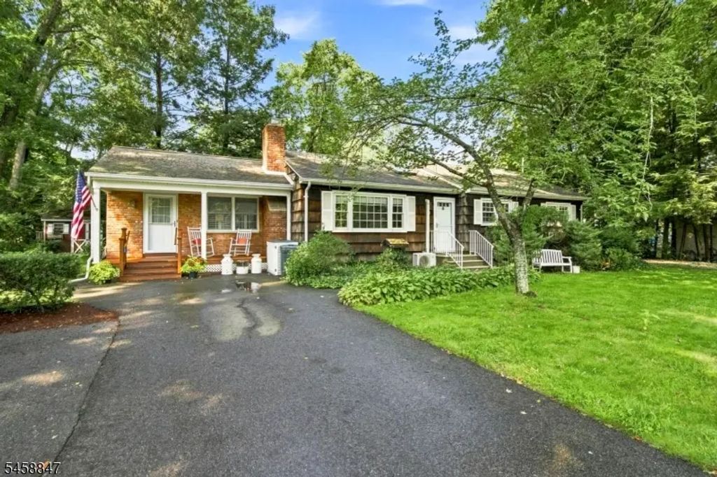 2 Mohican Trl, Jefferson Twp.
