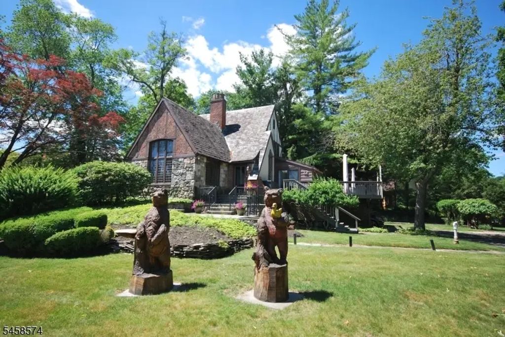 12 Island Trail, Sparta Twp.