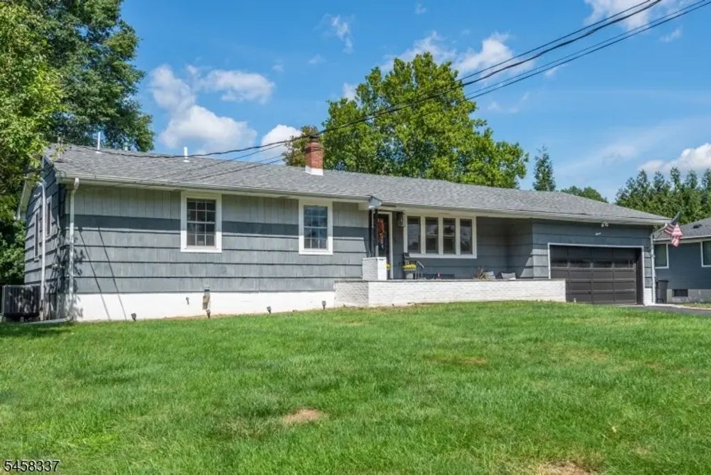 11 Malcolm Dr, Fairfield Twp.
