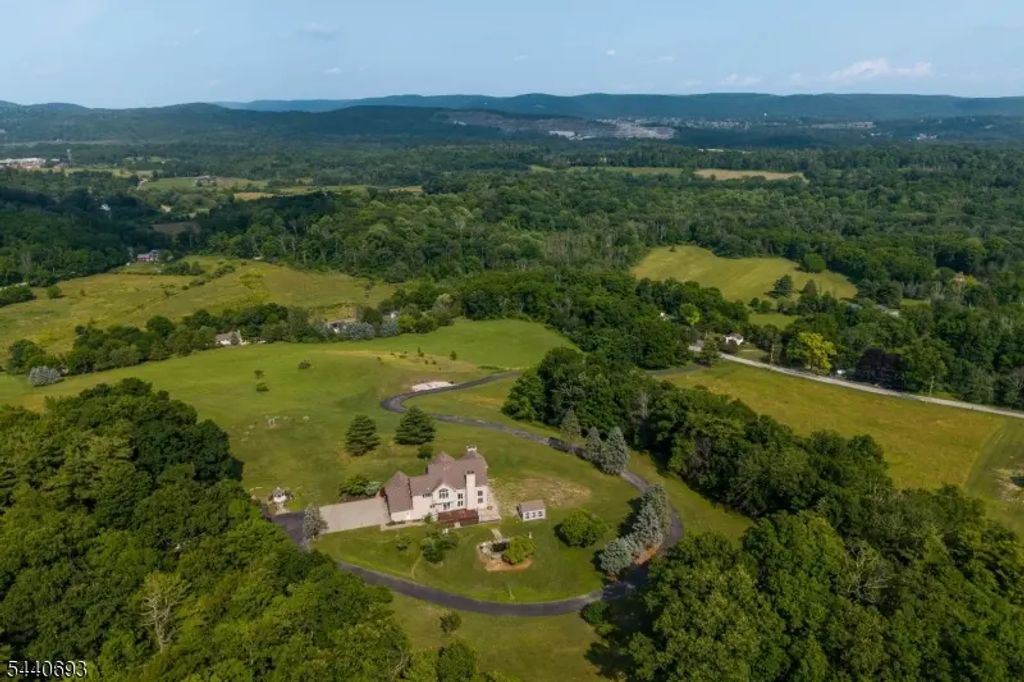 130 Pond School Rd, Wantage Twp.