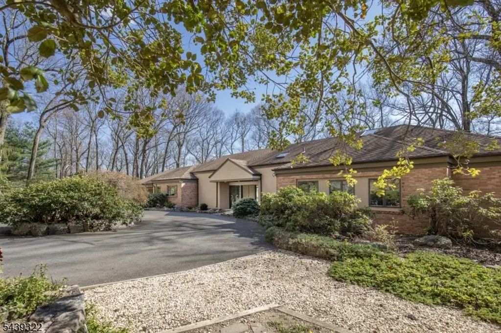 235 Mountainside Rd, Mendham Twp.