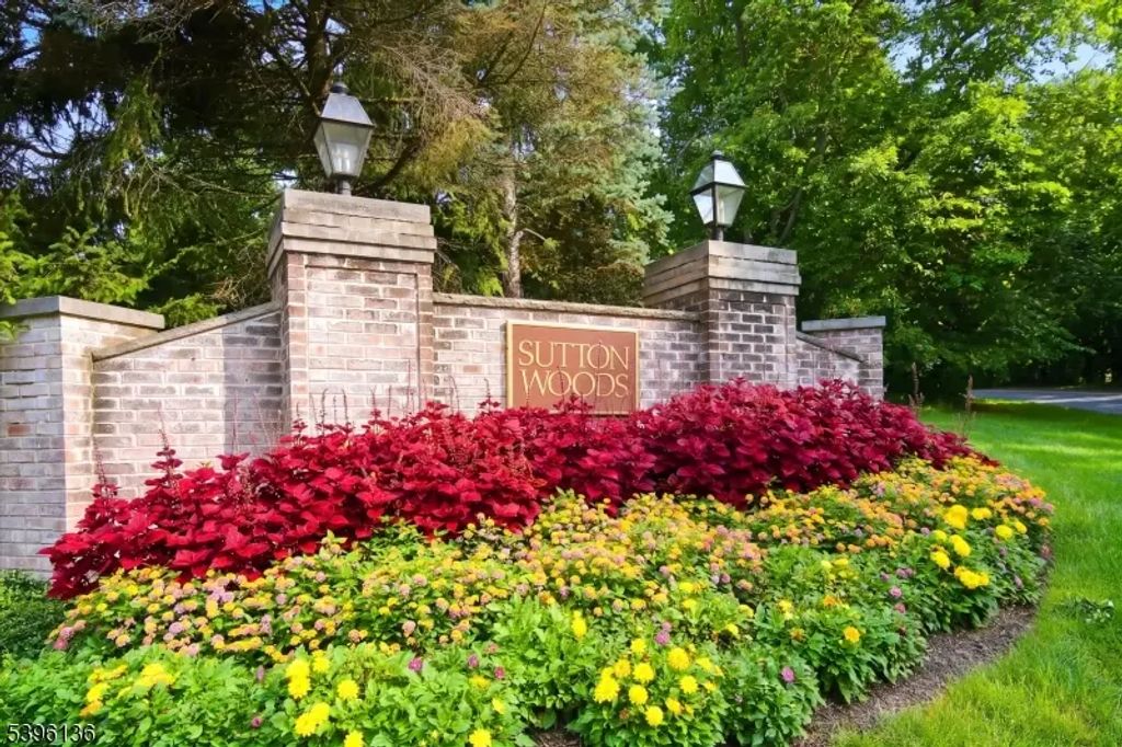 215 Riveredge Dr, Chatham Twp.