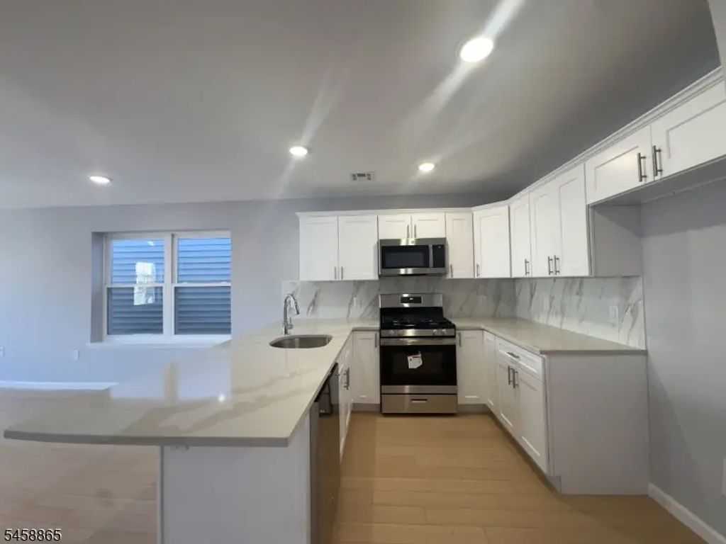 29 Isabella Ave Fl 2, Newark City