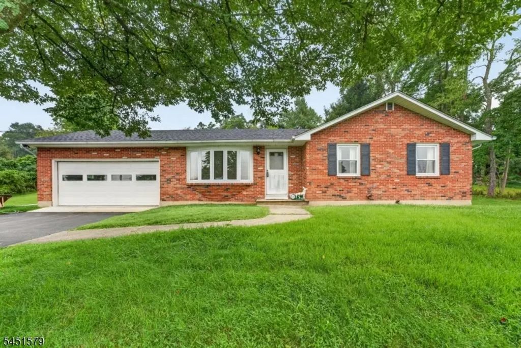 400 Bellis Road, Holland Twp.