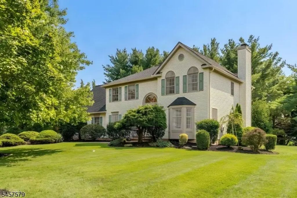 12 Poppy Dr, Hillsborough Twp.