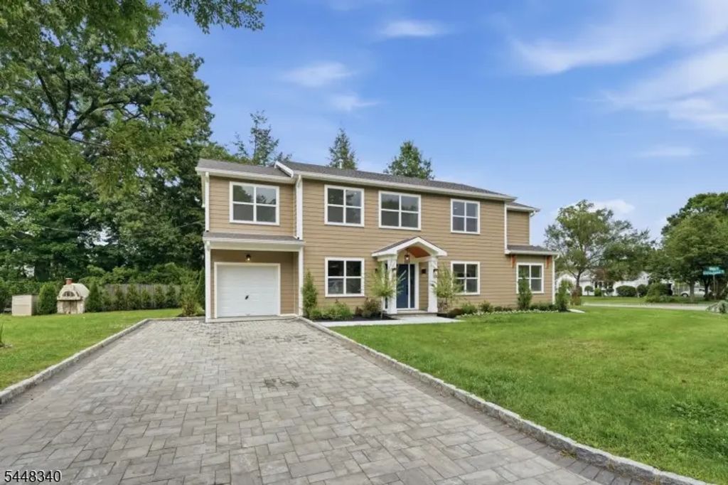 126 Fieldstone Dr, Springfield Twp.