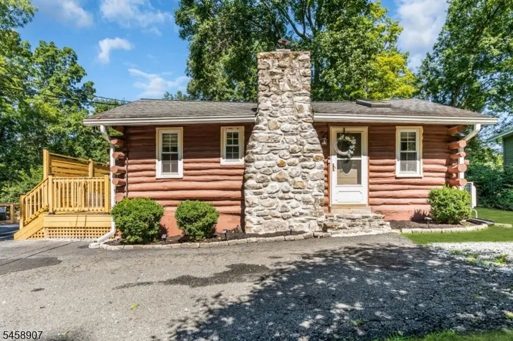 929 Cedar Dr, Stillwater Twp.