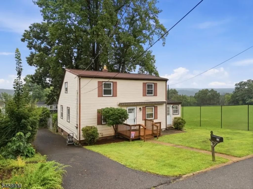 11 Birchwood Rd, Rockaway Boro