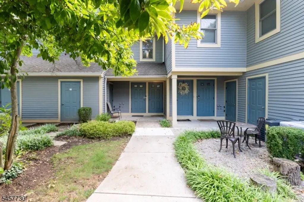 34 Loantaka Way Unit H, Madison Boro