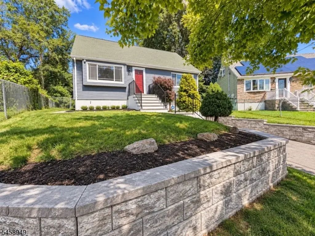 11 Ivanhoe Ter, Bloomfield Twp.