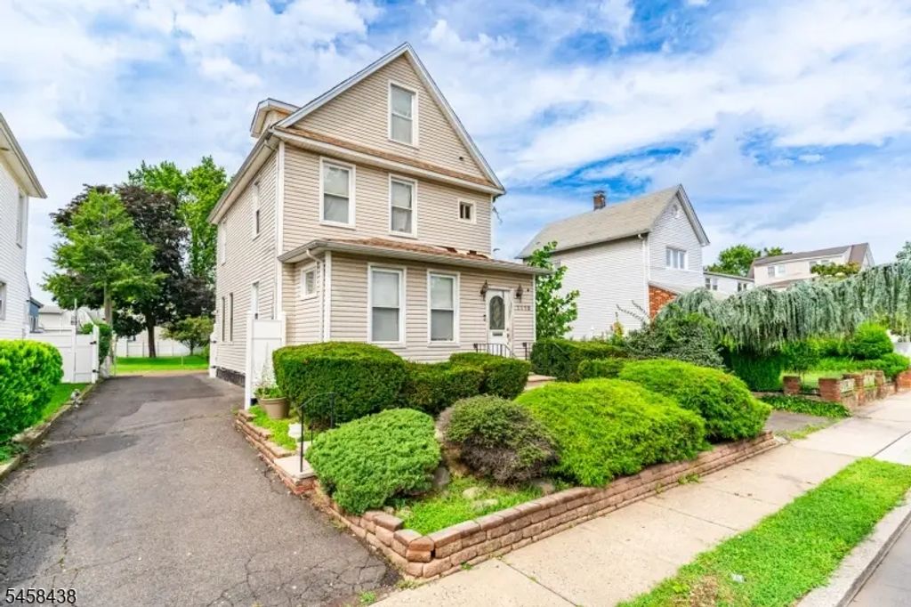1118 Woodruff Ave, Hillside Twp.