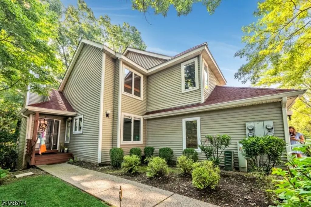 2 Ridgeview Ter, Jefferson Twp.