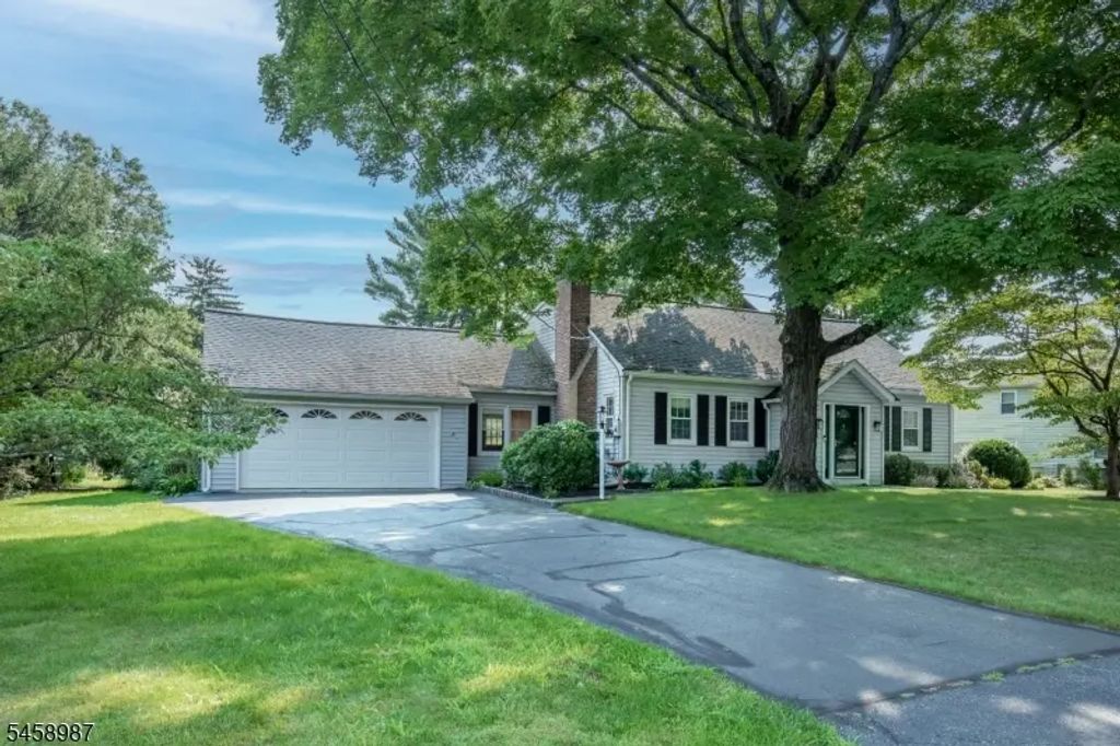 25 Fairview Dr E, Bernards Twp.