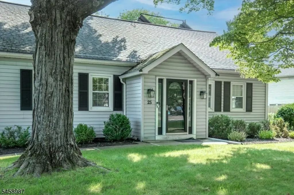 25 Fairview Dr E, Bernards Twp.